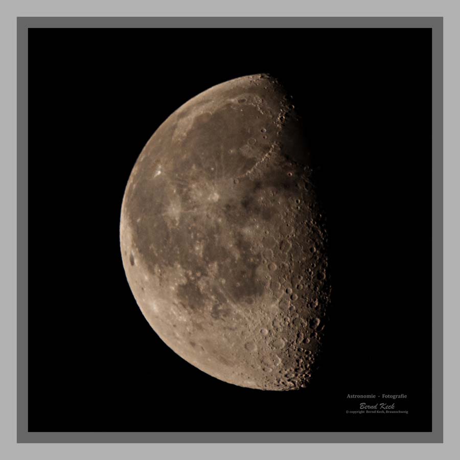 20-01-16, 07:35 Uhr; Mond, Mondalter 21d / 66%, abnehmend. f 800mm, ISO 400, 1/200 sec, Stack von 7 Aufnahmen, Photoshop, crop
