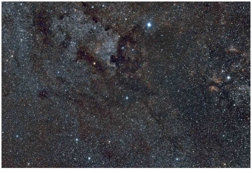 05-09-2023. Die Milchstraße im Sternbild Schwan (Cygnus) in der Umgebung von alpha Cyg (Deneb). 60 Frames, f 70mm, Bel.-zeit je 45 sec, 40 x ISO 400, 20 x ISO 500. Nachführung: iOptron SkyTracker, Software: SIRIL, GraXpert, Photoshop mit Astrotools